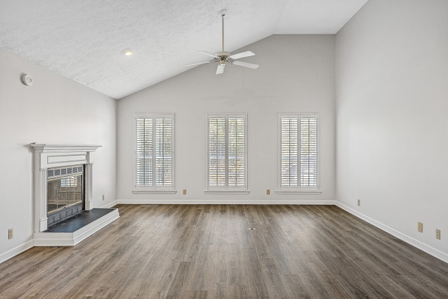 6015 Bradford Hills Dr in Nashville, TN - Building Photo - Building Photo