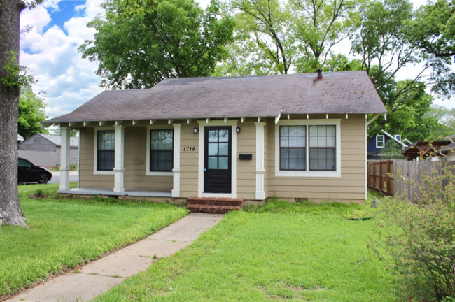 property at 1719 N Polk St