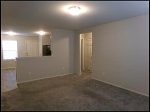 10 Wisteria Dr in Little Rock, AR - Foto de edificio - Building Photo