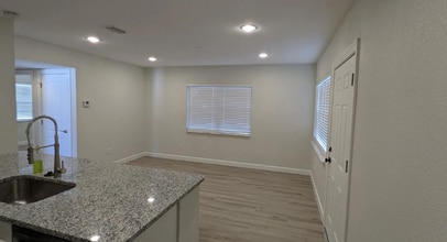 3016 W Van Buren Dr in Tampa, FL - Building Photo - Building Photo