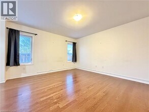 382 Grovehill Cres in Kitchener, ON - Building Photo - Building Photo