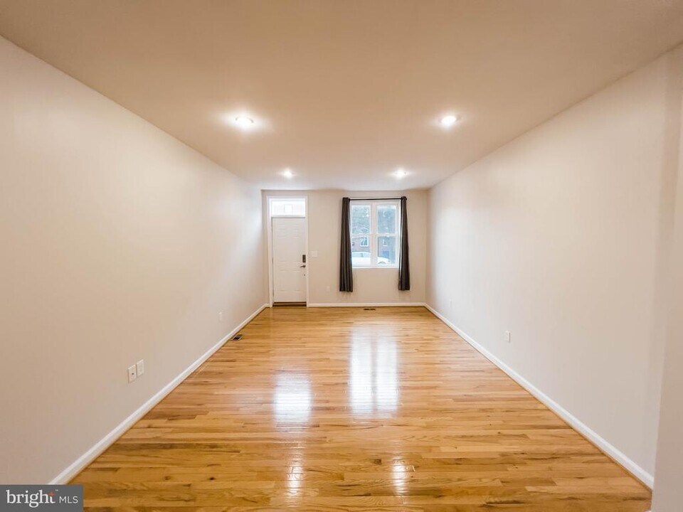 721 S Milton Ave in Baltimore, MD - Building Photo