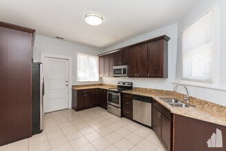 1911 W Chicago Ave in Chicago, IL - Building Photo - Building Photo