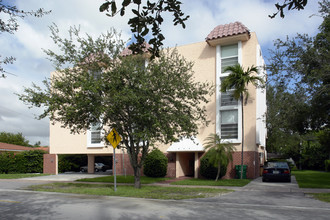 541 Anastasia Ave in Miami, FL - Building Photo - Building Photo