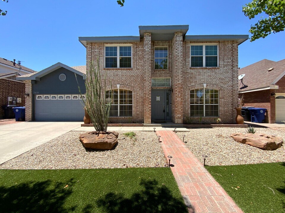 7435 Riverton Dr NW in Albuquerque, NM - Building Photo
