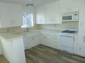 608 Avenida De La Estrella Apartments