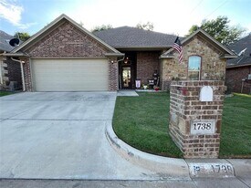 1738 Sully Ct in Stephenville, TX - Building Photo