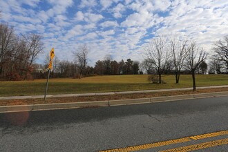 Old Gun Powder Rd in Beltsville, MD - Foto de edificio - Building Photo