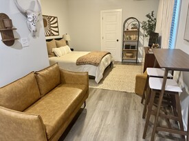 631 University Walk, Unit 2 - Furnished in Baton Rouge, LA - Building Photo