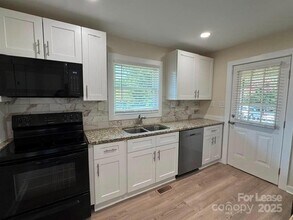 19612 Oak St, Unit 1 in Cornelius, NC - Building Photo - Building Photo