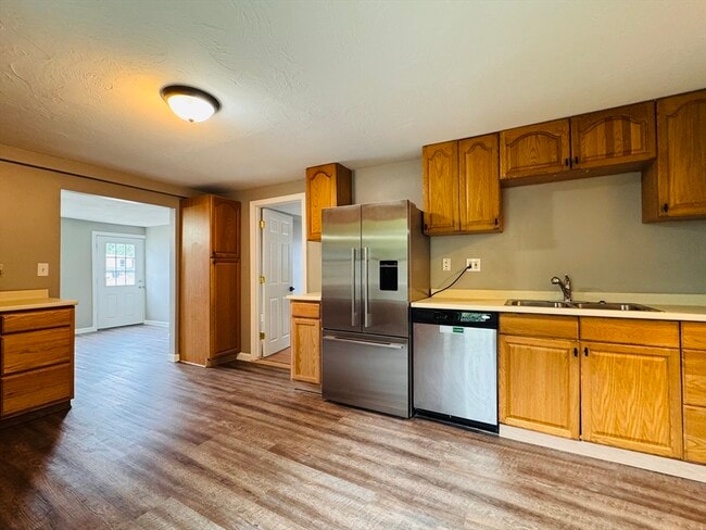 83 W Grove St in Middleboro, MA - Building Photo - Building Photo