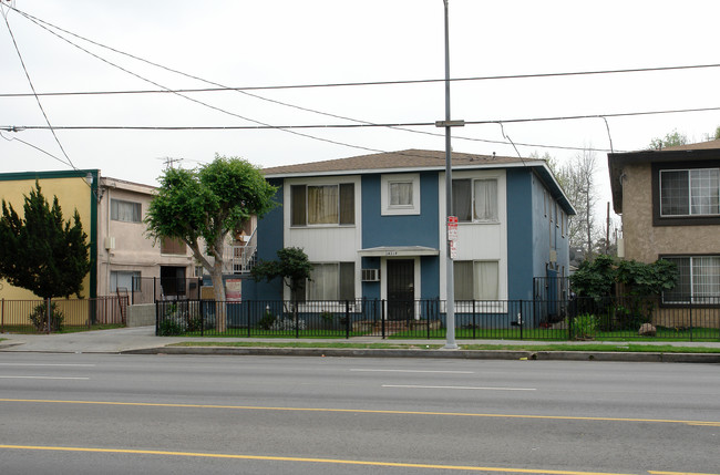 14214 Sherman Way in Van Nuys, CA - Building Photo - Building Photo