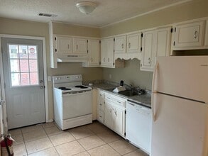 140 Lanier Dr in Statesboro, GA - Building Photo - Building Photo
