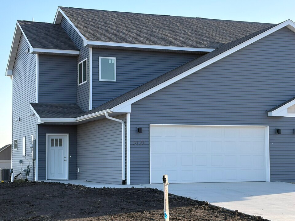 3125 Scotch Ln in Mankato, MN - Foto de edificio