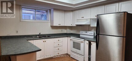 41 Lawnview Dr in Toronto, ON - Building Photo - Building Photo