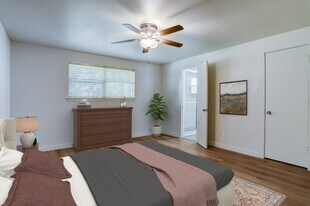 10606 Wickersham Ln in Houston, TX - Building Photo