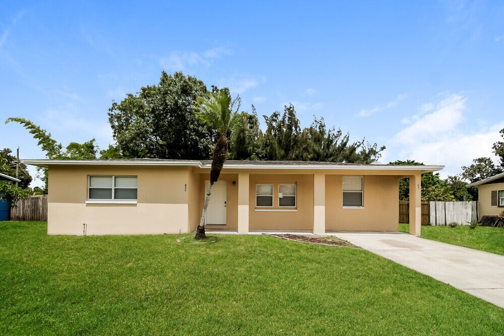 431 Muskegon Ave in Ft. Myers, FL - Building Photo