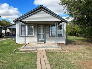 133 NE 2nd St in Moore, OK - Building Photo - Building Photo