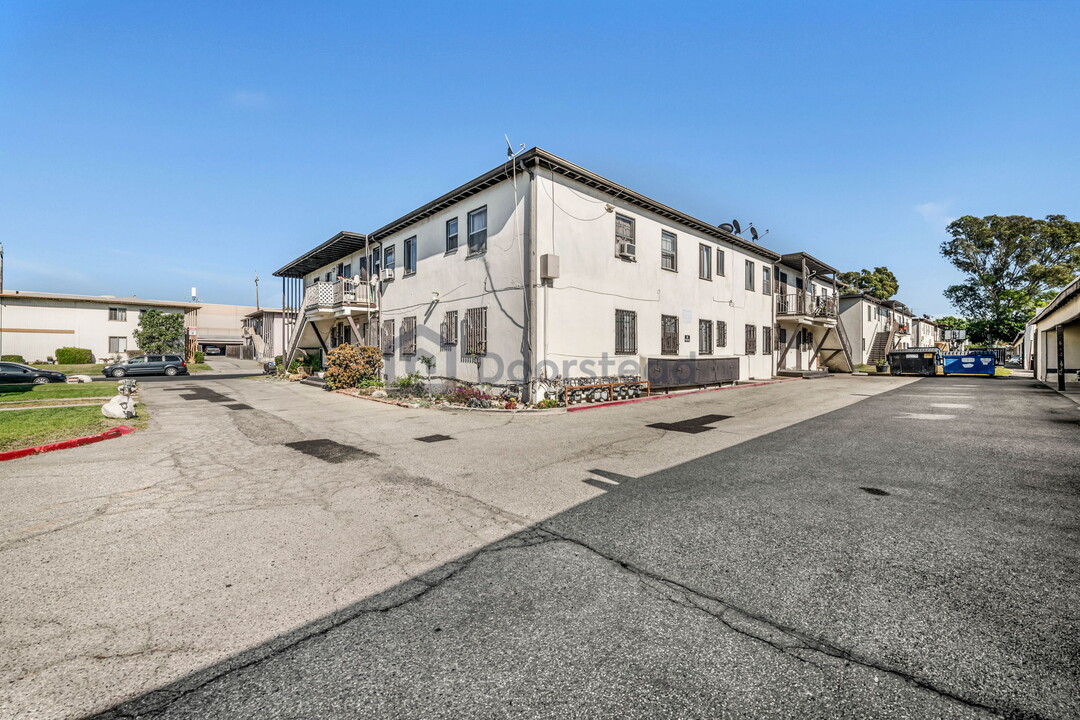 5732 Corbett St in Los Angeles, CA - Building Photo