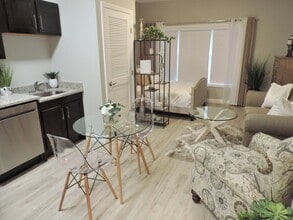 Lofts at 335 in Stratford, CT - Foto de edificio - Building Photo