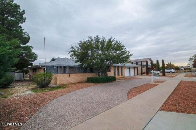 8804 Cosmos Ave in El Paso, TX - Building Photo - Building Photo