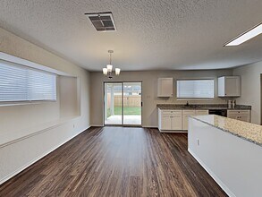 9210 Laguna Falls in San Antonio, TX - Building Photo - Building Photo