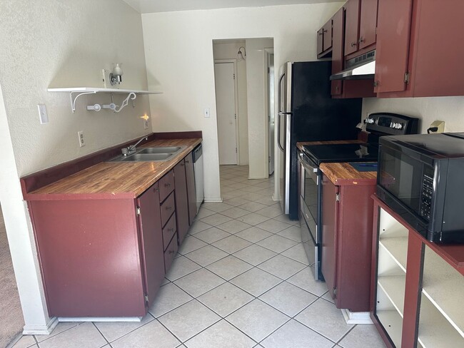 3928 Clear Acre Ln in Reno, NV - Building Photo - Building Photo