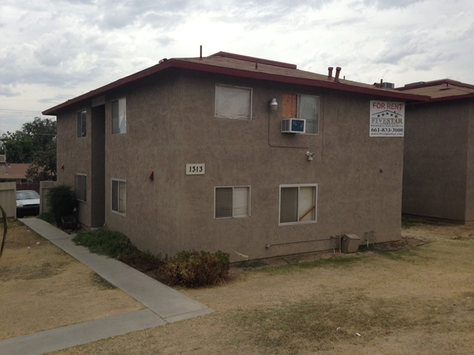 1313 Bernard in Bakersfield, CA - Building Photo