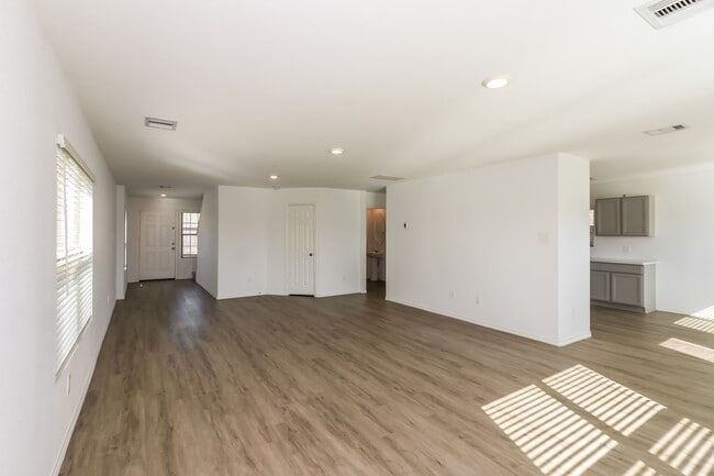 310 Pickwick Gdns Ln in Magnolia, TX - Foto de edificio - Building Photo