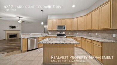 4812 Lakefront Terrace Dr in Pearland, TX - Building Photo - Building Photo