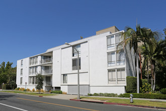 9297 Burton Way in Beverly Hills, CA - Building Photo - Building Photo