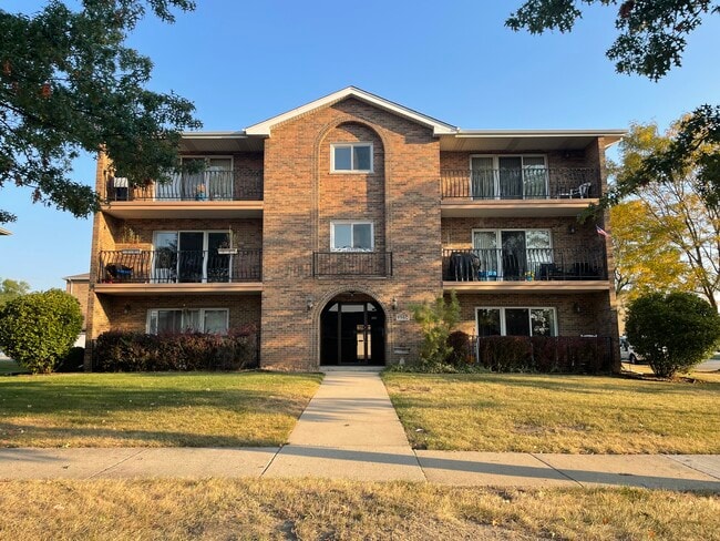 9960 W 153rd St, Unit 1E