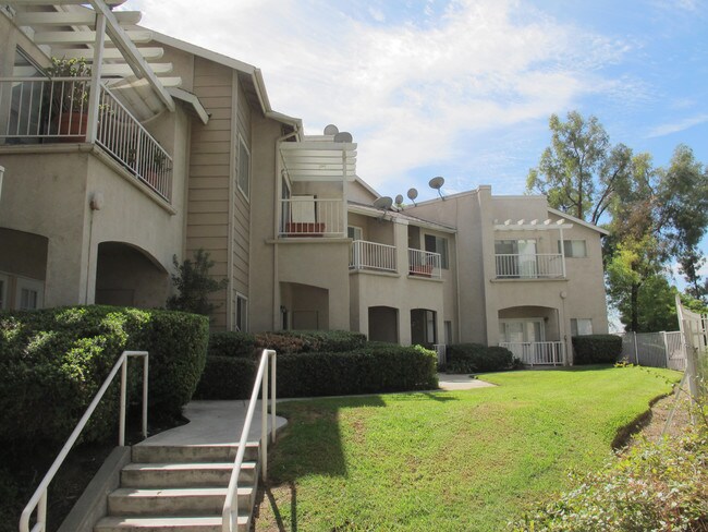 Courtyard Village in Pomona, CA - Building Photo - Building Photo