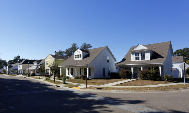 Bayview Place Apartments in Biloxi, MS - Building Photo - Building Photo