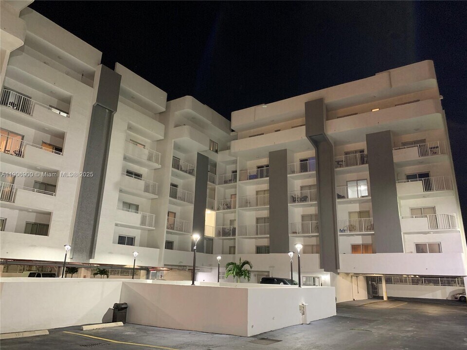 395 NE 21st St in Miami, FL - Building Photo