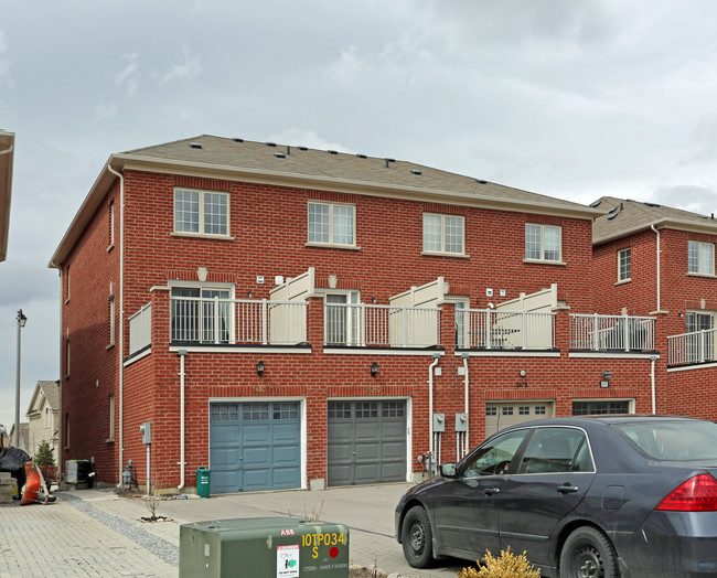 2676-2682 Bur Oak Ave in Markham, ON - Building Photo - Building Photo