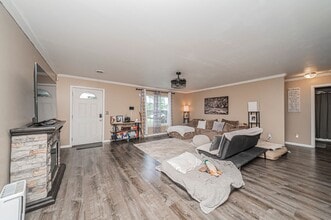321 Brookvalley Dr in Manhattan, KS - Building Photo - Building Photo