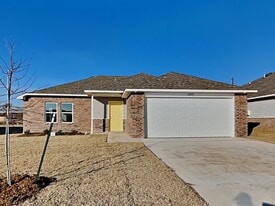 1029 E Stetson Ln in Mustang, OK - Building Photo