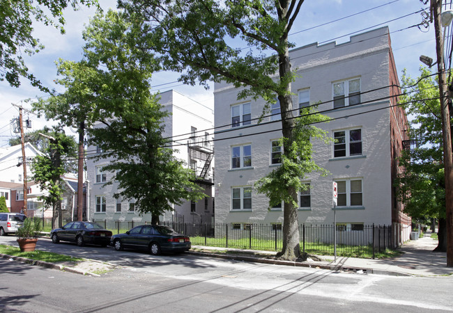 Goldsmith Avenue Apartments in Newark, NJ - Building Photo - Building Photo