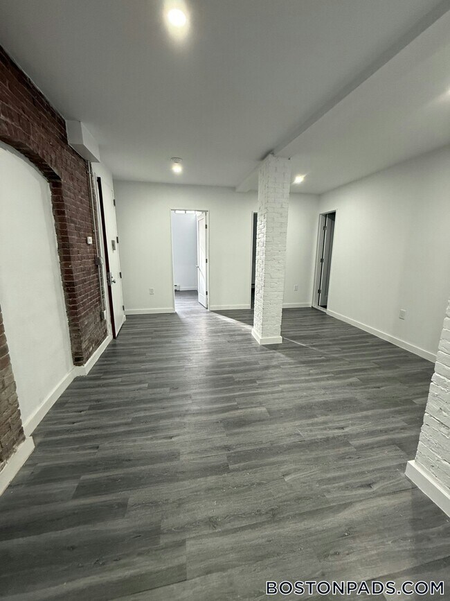 21 Cortes St, Unit G in Boston, MA - Foto de edificio - Building Photo