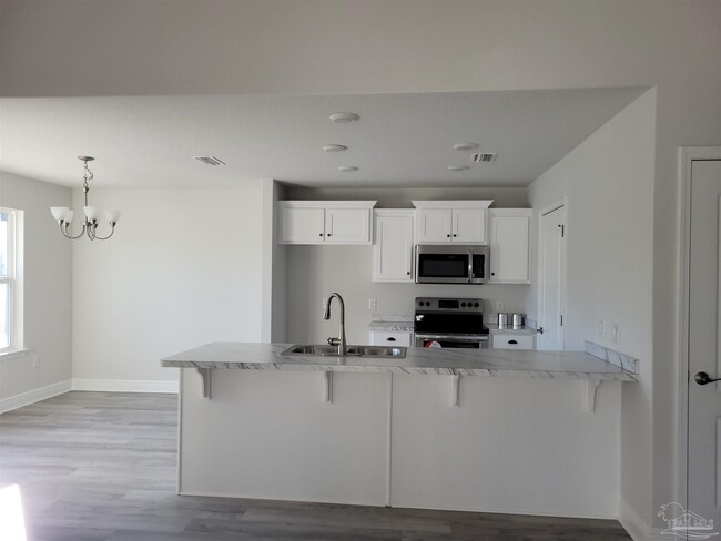 384 Hilburn Ln in Pensacola, FL - Building Photo - Building Photo