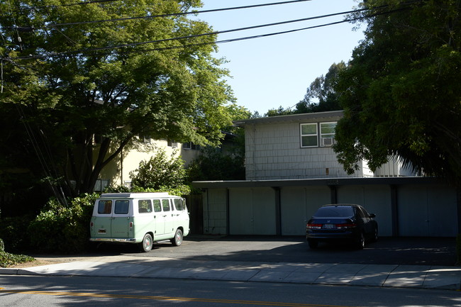 1118 Laurel St in Menlo Park, CA - Building Photo - Building Photo