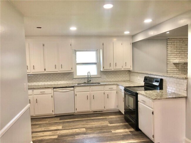 213 Oxmoor Dr in Anderson, SC - Building Photo - Building Photo