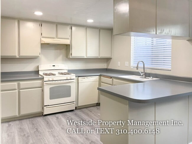 3739 S Centinela Ave in Los Angeles, CA - Building Photo - Building Photo