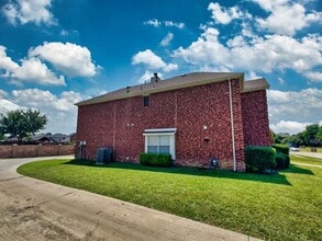 1402 Stone Canyon Way in Lewisville, TX - Building Photo - Building Photo