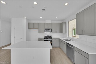 5925 Obsidian Sky Ave in Las Vegas, NV - Building Photo - Building Photo