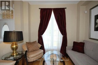 3364 Hayhurst Crescent in Oakville, ON - Building Photo - Building Photo