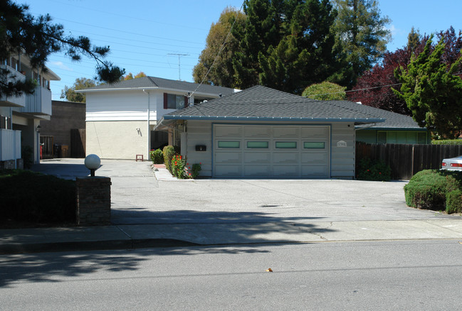 1398 Dale Ave in Mountain View, CA - Foto de edificio - Building Photo