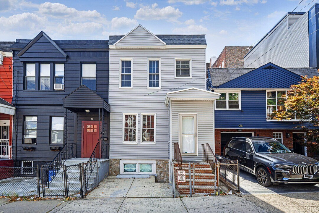 99 Jewett Ave in Jersey City, NJ - Building Photo