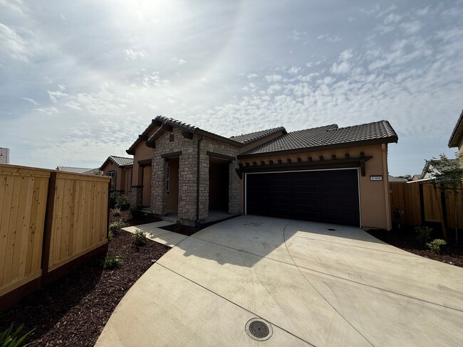 6308 Sun Hvn St in Hughson, CA - Building Photo - Building Photo